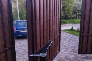 Ворота распашные с зашивкой металлоштакетник — фото 3