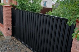 Откатные ворота с двухсторонней зашивкой металлоштакетник — фото 1