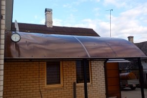 Навес из поликарбоната для авто или зоны отдыха — фото 2