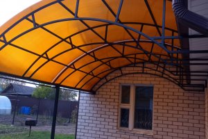 Навес из поликарбоната для авто или зоны отдыха — фото 3