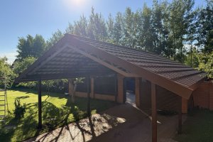 Двускатный навес из композитной металлочерепицы — фото 1