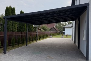 Односкатный навес для авто из металлопрофиля примыкающий к дому — фото 1